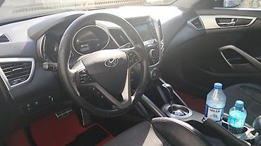 Hyundai: Hyundai Veloster, qara rəng, 3 qapılı (iki tərəfdə asimmetrik qapı — 9