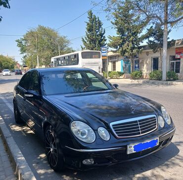 mercedes şəkilləri: Mercedes-Benz E 320: 3.2 l | 2003 il Sedan