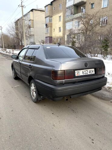 Volkswagen: Volkswagen Vento: 1992 г., 1.8 л, Механика, Бензин, Седан