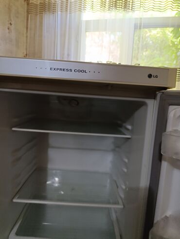 холодилники для дома: Срочно .продаю холодильник двухкамерный б/у. отличное . состояние