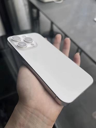goggle pixel: IPhone 15 Pro, Б/у, 256 ГБ, Белый, Чехол, 86 % — 1