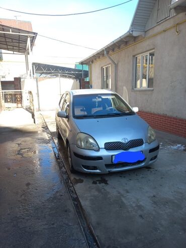 машина женская: Toyota Yaris: 2005 г., 1.3 л, Механика, Бензин, Хэтчбэк