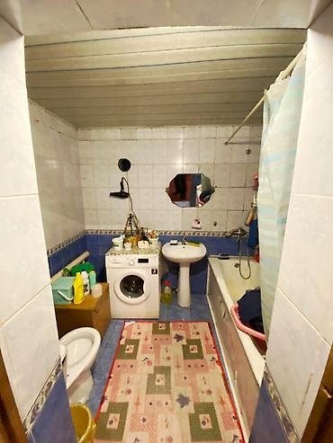 Продажа коттеджей и домов: 🏡 **Срочно продаётся дом!** 📍 г. Бишкек, ул. Тоголок Молдо (район — 10