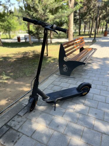 купить трюковой самокат в бишкеке: İşlənmiş Elektrik samokat 10", 351 - 500 Vt, 26 - 35 km/s, Ünvandan götürmə