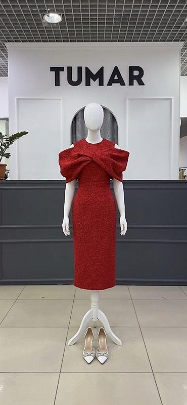 Вечерние платья 1) Красное коктейльное платье-миди: - Силуэт at lalafo.kg Вечерние платья 1) Красное коктейльное платье-миди: - Силуэт