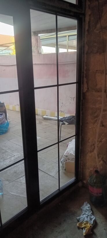 Plastik qapılar: PVC vitraj qapı-pəncərə sistemi - Material: tünd ağac rəngində PVC — 2