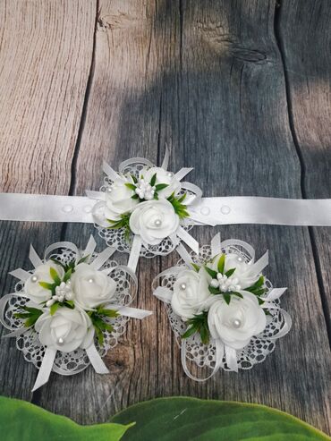свадебная арка: Браслеты для подружек невесты и выпускниц,а также бутоньерки для