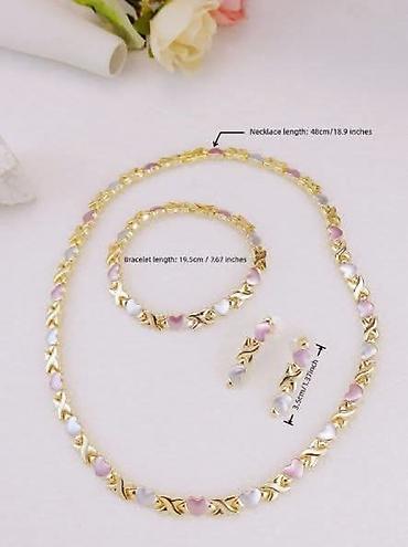 Setovi nakita: Ogrlica + narukvica
Cena:1400din — 4