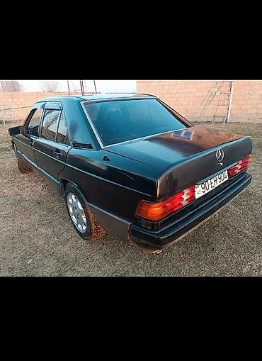 mersedes spoyler: Mercedes-Benz sedan (W201 seriyası) – qara rəng, 4 qapı, arxa ötürücü — 2