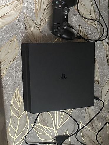 аренда playstation 4: PlayStation 4 Slim oyun konsolu Komplekt: - PS4 Slim konsolu (qara) - — 1