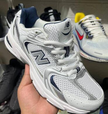 спортивные костюмы для женщин: Кроссовки New Balance MR530SG Верх изготовлен из комбинации дышащей