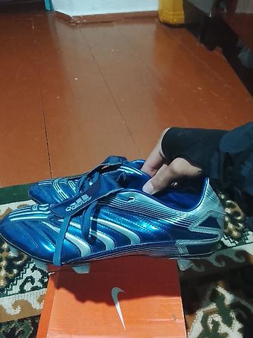 мото ролик: Футбольные бутсы Adidas (модель с язычком‑клапаном поверх шнуровки) - — 1