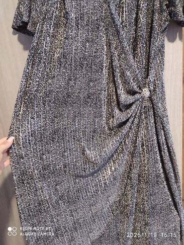 Ziyafət donları: 2 geyim hər biri tek tek 20 manat. Ikisi birgə 35 manat. Hər ikisi 46 — 8