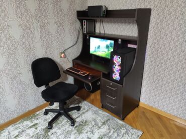 стол и табуретки для кухни: Kompüter masası, Açılmayan, Laminat, Dördbucaq masa