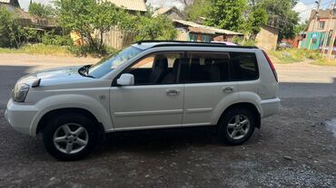 nissan gtr цена: Автомобиль Nissan X-Trail с полным приводом. Белый кузов, рейлинги на