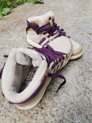 Women's Sneakers and athletic shoes: 37.5 — 3