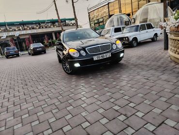 Mercedes-Benz: Mercedes-Benz E-Class: 2.6 l | 2002 il Sedan — 4