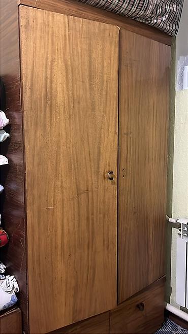 Шкафы: Шкаф для одежды из шпонированного дерева с распашными дверцами — 1