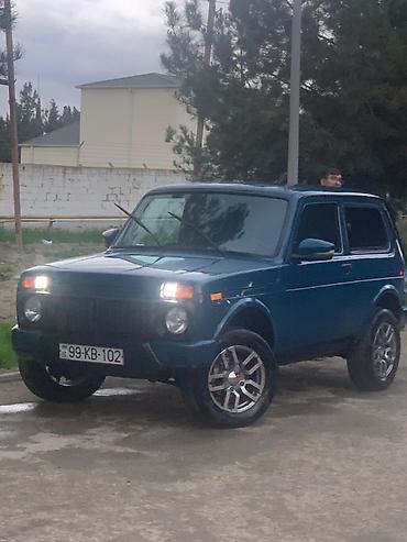 niva barter: LADA Niva 4x4, mavi rəng, 3 qapılı off-road kuzov. Güclü tam ötürücülü — 3