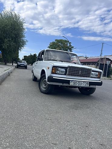avto aksesuar kredit: VAZ 2107, ağ rəng, salon yenilənmiş. Xüsusiyyətlər: - Korpus: sedan — 9