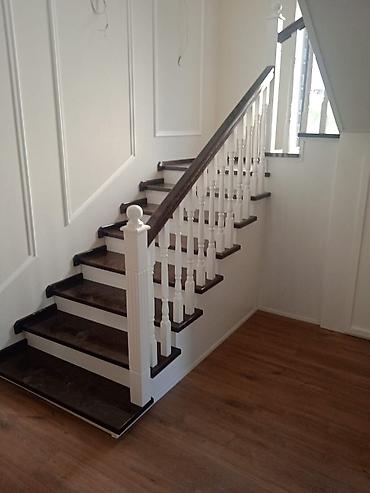 Деревянные лестницы: Деревянная лестница Для дома, Форма лестницы: Г-образная, Стиль: Классический — 12