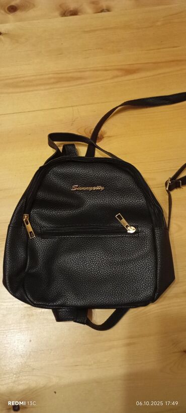 Rukzaklar: Qara mini bel çantası (backpack stile) - Material: teksturalı süni