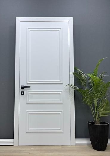 sisme yataq: Ağ rəngli klassik interyer qapısı - Dizayn: Üç panelli klassik profil — 2
