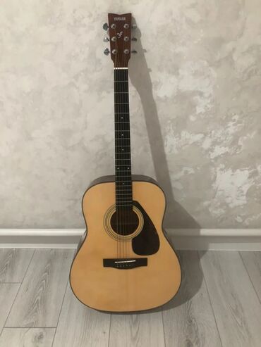 дека для трюкового самоката: Акустическая гитара Yamaha (дредноут) - Классическая форма корпуса