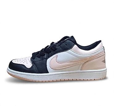 yeeze patike: Nike Air Jordan 1 Low patike – kombinacija crne, bele i puder‑roze — 1