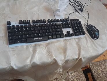 телефон fly сенсорный андроид: Bu, kompüter istifadəsi üçün nəzərdə tutulmuş klaviatura və siçan