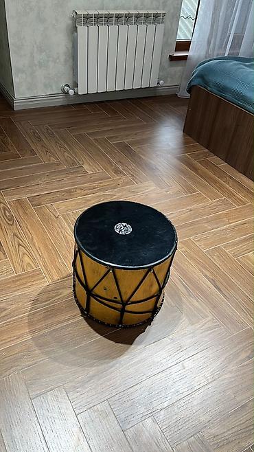 gitara sim: Xalça naxışlı simvollu, klassik dairəvi forma və kənarları — 2