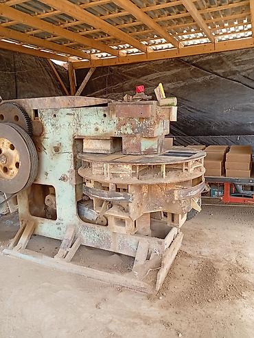 Другое оборудование для производства: Кирпичный пресс станок для производства строительных кирпичный. Этот — 3