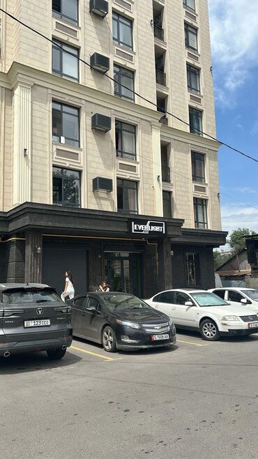 аренда помещения для швейного цеха: Ижарага берем Салондогу кабинет, 25 кв. м, Каш чебери үчүн, Визажист үчүн, Лешмейкер үчүн