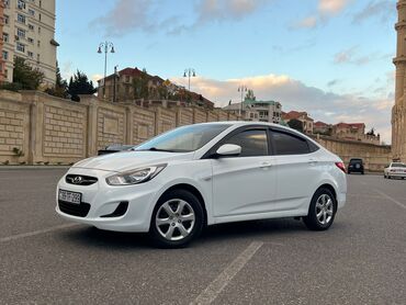 hunday i20: Hyundai Accent: 1.4 l | 2012 il