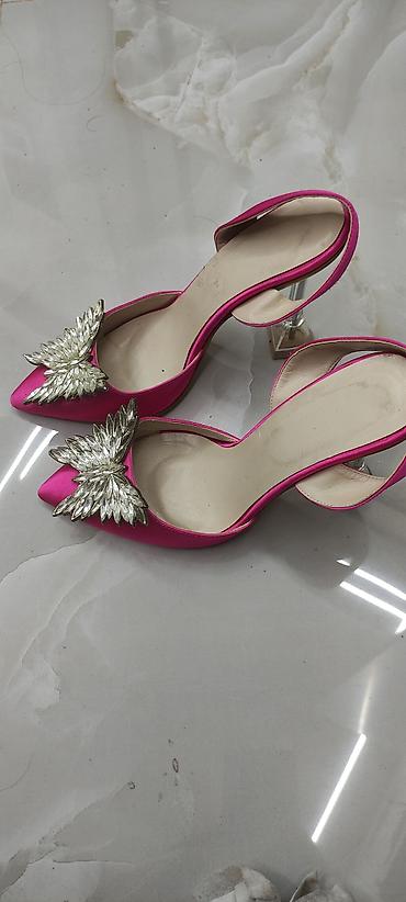 Tuflilər: Qadın geyimi – parlaq çəhrayı satenden açıq arxalı (slingback) — 1