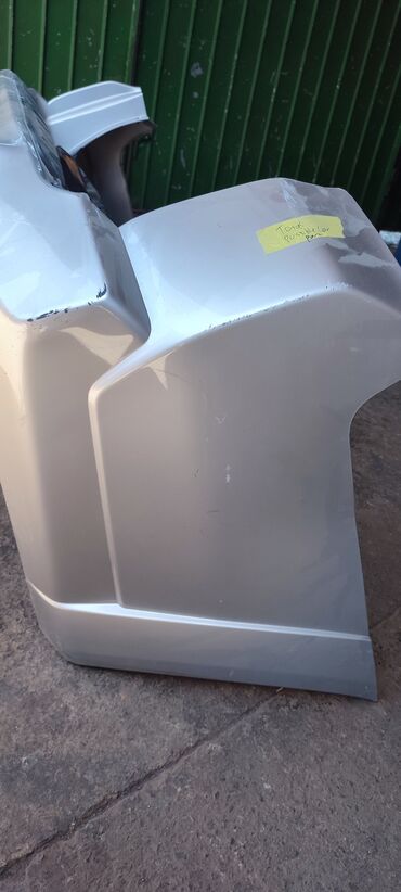 Крышки багажника и комплектующие: Накладка крышки багажника Toyota, 2010 г., Оригинал — 16