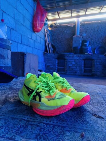 баскетбольный обувь: Кроссовки Asics Gel-Burst 26, предназначенные для игры в баскетбол