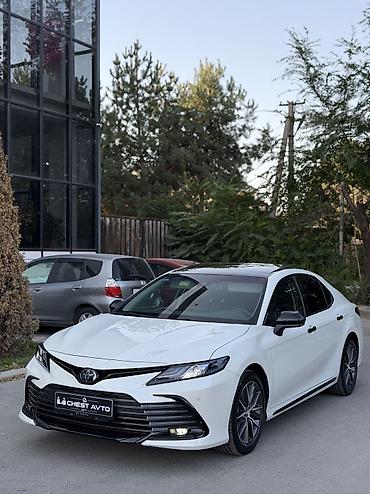 таёта ленкрузер: Toyota Camry: 2023 г., 2.5 л, Автомат, Бензин, Седан — 3