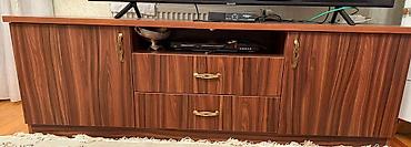 TV stendi / media konsolu - Material: ağac teksturalı laminat (isti