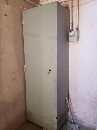шкаф с замком: Metal dolab satılır. Hündür və enli konstruksiyaya malikdir, bir — 2