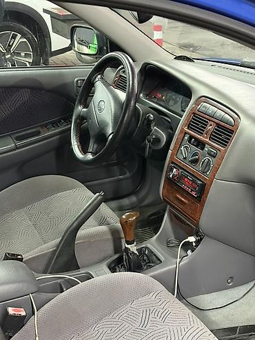 Toyota: Toyota Avensis: 1998 г., 1.8 л, Механика, Бензин, Седан — 5