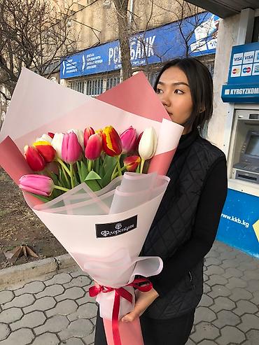 Букеты из живых цветов: Тюльпаны оптом только до 6марта ! Свежие хрустящие сортовые — 10