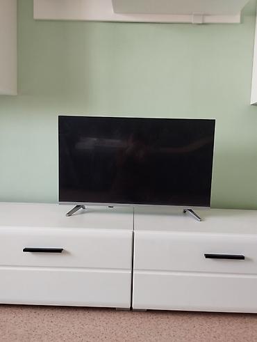 android box: Телевизор с плоским экраном на ножках-подставках. Узкие рамки, черный — 1