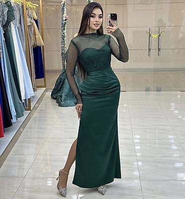ucuz casio saat: Zümrüd-yaşıl rəngdə uzun ziyafət geyimi - Model: bədənə oturan — 1