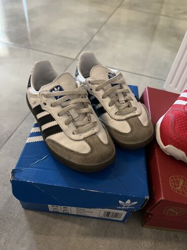 Детская обувь: İkiside originaldi adidasdan alinib,baha alinib,25 olcuduqirmizi