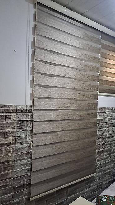 sintepon material: Zebra jalüz pərdələr – açıq/qapalı zolaqlı sistem. - Rəng: boz-qəhvəyi — 2