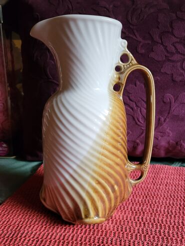 Čajnici: Bokal nov Zajecar porcelan. 70te. Bokal je radila i fena — 1
