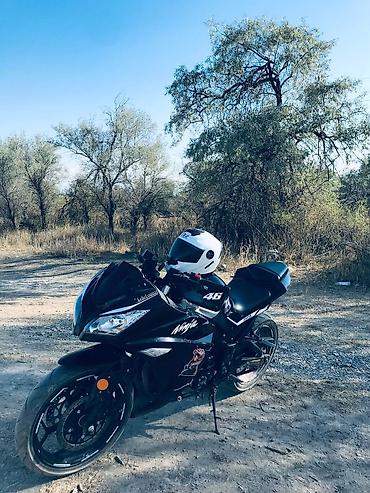 мото кийим: Спортбайк Kawasaki, 250 куб. см, Бензин, Чоңдор үчүн, Колдонулган — 1