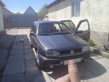 срочно продать машину: Volkswagen Golf: 1993 г., 1.6 л, Механика, Бензин, Хэтчбэк