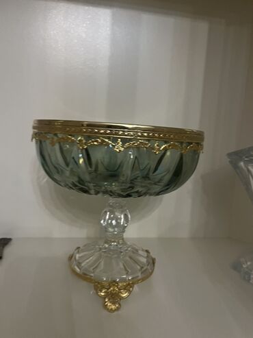 вазы для фруктов и конфет: Zərif dekorativ şirniyyat/qənd qabı - Material: qalın şüşə/kristal